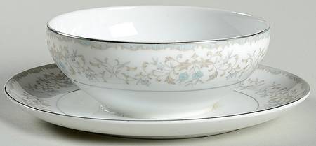 Sussex Gravy Boat with Attached Underplate