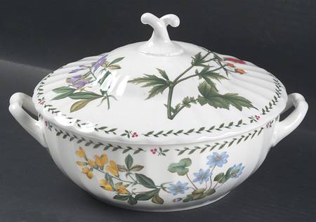 Summer Symphony 2.5 Qt Round Covered Casserole