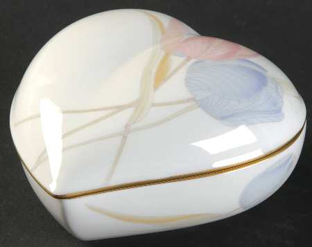 Swiss Garden Heart Shape Box & Lid