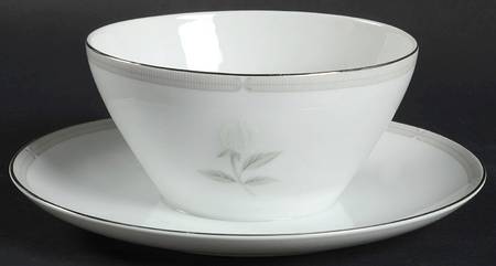 Symphony Gravy Boat with Attached Underplate
