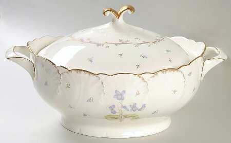 Tender Violets 2 Quart Oval Covered Casserole