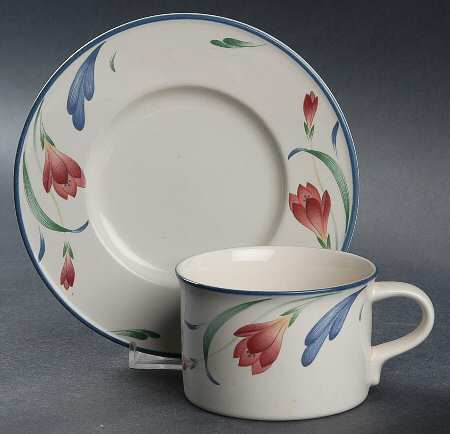 Tiptoe Flat Cup & Saucer Set