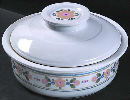 Town & Country 2.5 Qt Round Covered Casserole