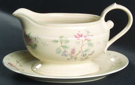 Tricia Gravy Boat & Underplate