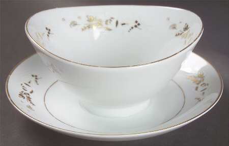 Trinity Gravy Boat with Attached Underplate