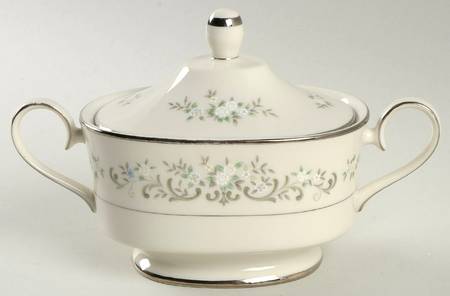 Trousseau (G1026, Ivory China) Sugar Bowl & Lid