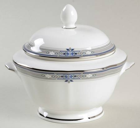 Trousseau (CAP04, Bone China) Sugar Bowl & Lid