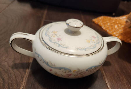 Vassar Sugar Bowl & Lid