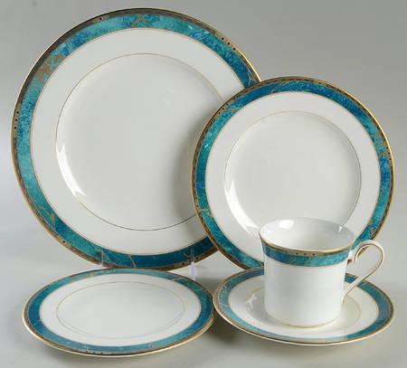 Venetian Court 5 Piece Place Setting