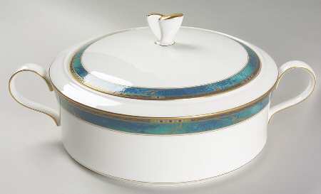 Venetian Court Round Covered Vegetable