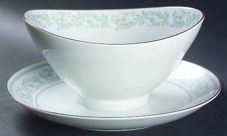 Vernon Gravy Boat with Attached Underplate