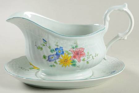 Victoria Gravy Boat & Underplate