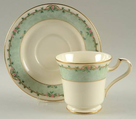 Villa Vienna Footed Cup & Saucer Set