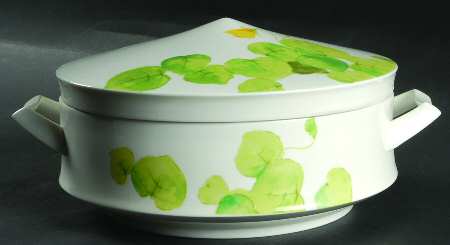Water Lilies Yellow Round Covered Vegetable