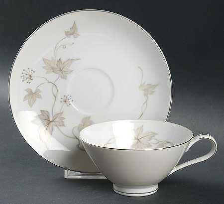 Wanda Footed Cup & Saucer Set