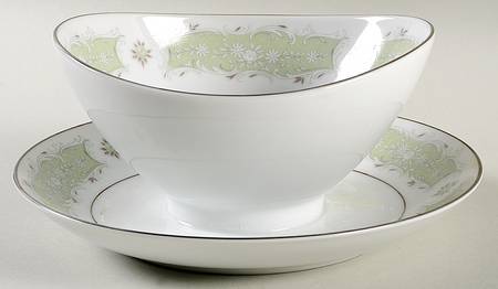 Waverly Gravy Boat with Attached Underplate