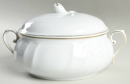 Wedding Band Gold 2 Quart Oval Covered Casserole