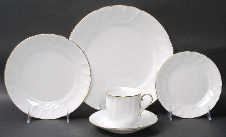 Wedding Band Gold 5 Piece Place Setting