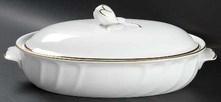 Wedding Band Gold 1 Quart Oval Covered Casserole