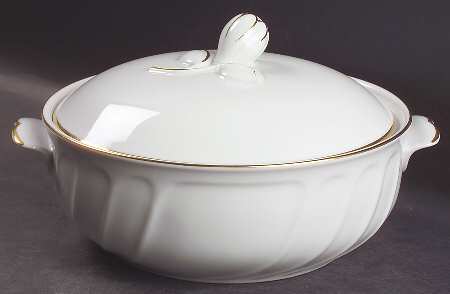 Wedding Band Gold 1.5 Qt Round Covered Casserole
