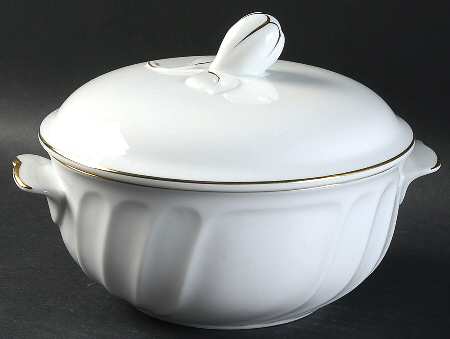 Wedding Band Gold 1.25 Qt Round Covered Casserole