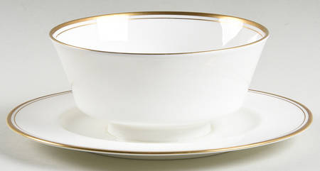 Wheaton Round Gravy Boat/Attached Underplate by Mikasa