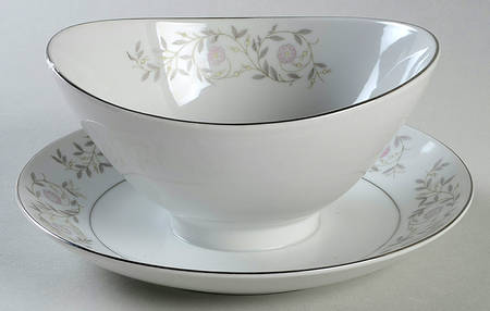 Whittier Gravy Boat with Attached Underplate