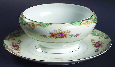 Windsor Castle Gravy Boat with Attached Underplate