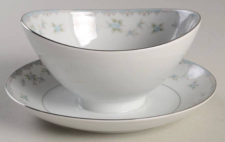 Winslow Gravy Boat with Attached Underplate