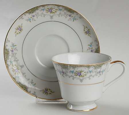 Victorienne Footed Cup & Saucer Set