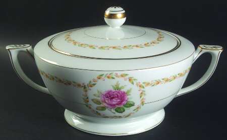 Laurel Round Covered Vegetable