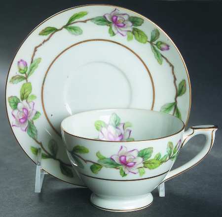 Lynn Footed Cup & Saucer Set