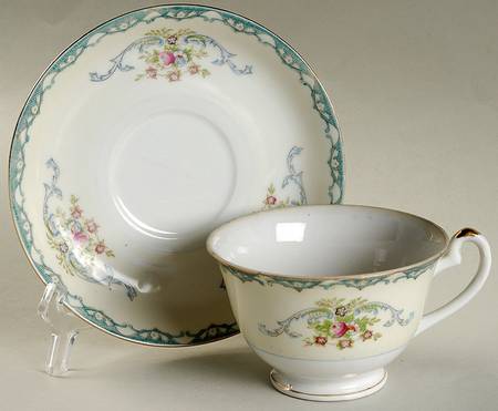 MIO1 Footed Cup & Saucer Set