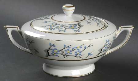 Plum Blossom Round Covered Vegetable