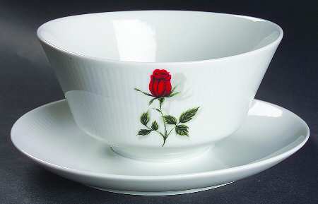 Carmen Gravy Boat with Attached Underplate