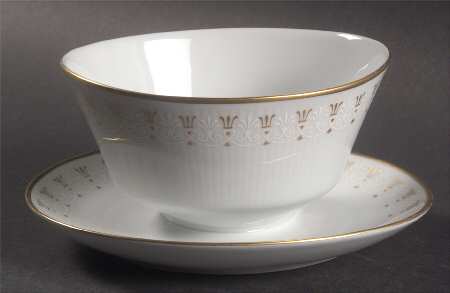 Crown Royale Gravy Boat with Attached Underplate