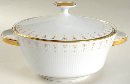 Crown Royale Round Covered Vegetable