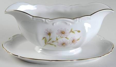 Daisy Bell Gravy Boat with Attached Underplate