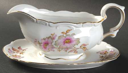 Dogwood Gravy Boat with Attached Underplate