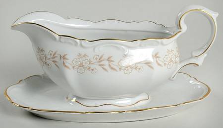 Lisa Royale Gravy Boat with Attached Underplate