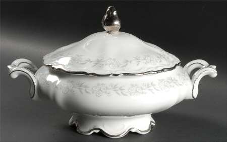 Lynn Royale Round Covered Vegetable