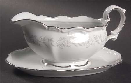 Lynn Royale Gravy Boat with Attached Underplate