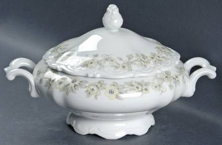 Mari Round Covered Vegetable
