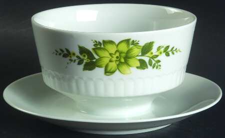 MIT38 Gravy Boat with Attached Underplate