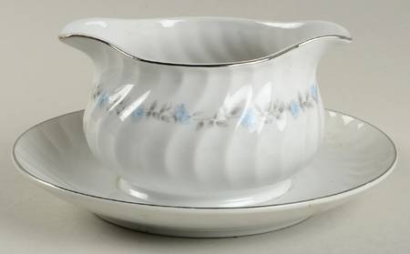Heritage Gravy Boat with Attached Underplate