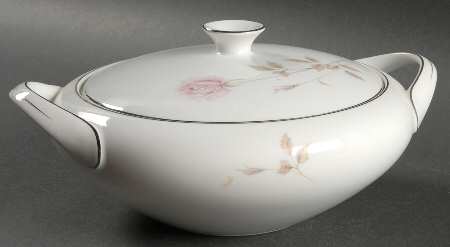 La Rose Round Covered Vegetable