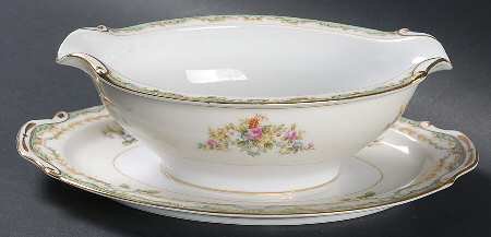Madeline Gravy Boat with Attached Underplate