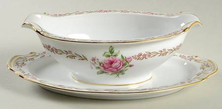 MON2 (JAPAN) Gravy Boat with Attached Underplate