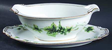 Virginia Gravy Boat with Attached Underplate