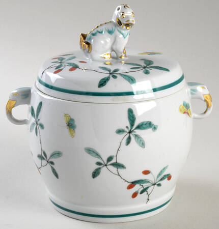 Famille Verte (Green Background) Fu Dog Jar & Lid